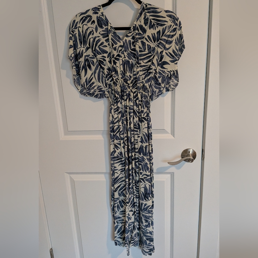 Elegant Blue and White Leaf Print Dress